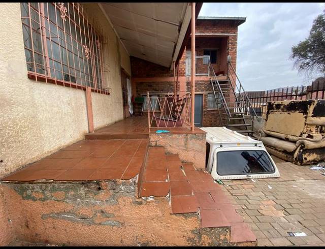 BUSINESS FOR SALE IN BEZUIDENHOUT VALLEY
